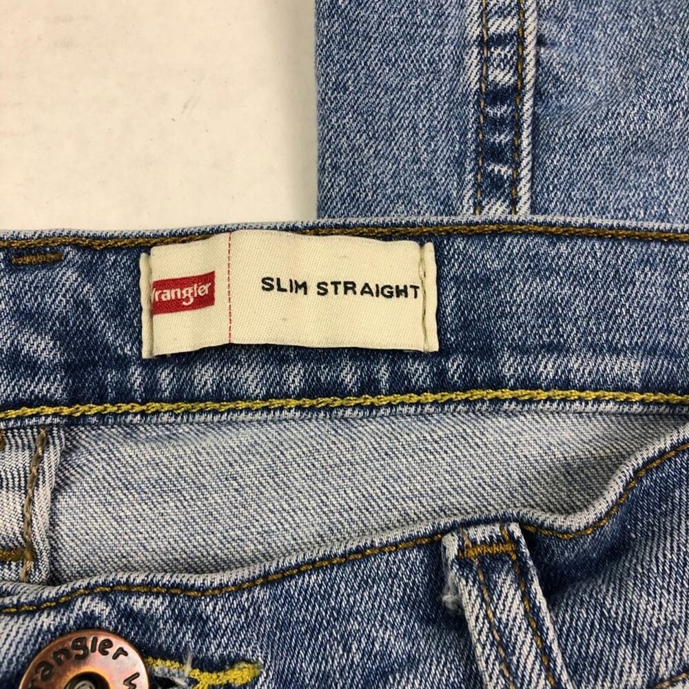 Wrangler Slim Straight Jeans | Classic Medium Wash Denim | Timeless Fit Size 29 - Picture 3 of 5